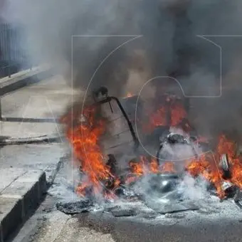 Catanzaro, minicar in fiamme su viale dei Bizantini
