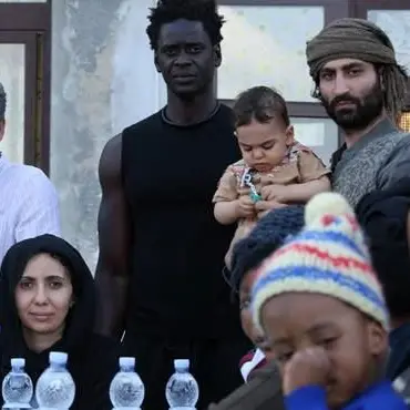 Migranti, la storia del sindaco di Riace in una fiction: venerdì l’incontro con il cast