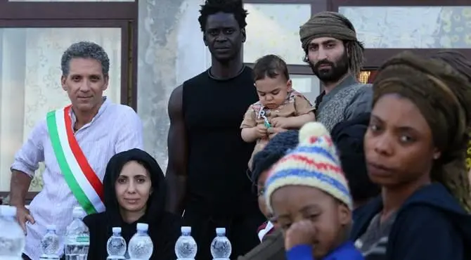 Migranti, la storia del sindaco di Riace in una fiction: venerdì l’incontro con il cast