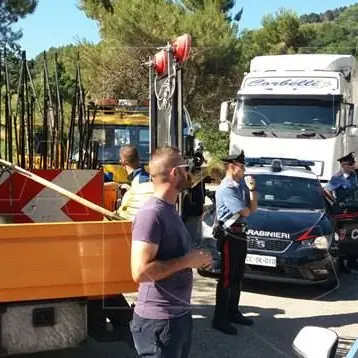 Scontro tra moto, auto e camion nel Cosentino: un morto e due feriti