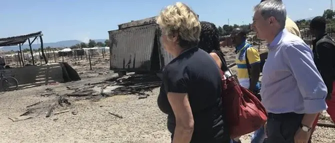 Susanna Camusso in visita alla tendopoli: «Non sono condizioni degne di un paese civile»