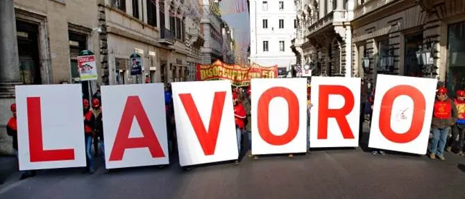 Locri, verso il licenziamento di 129 lavoratori dell’azienda “Call&Call”