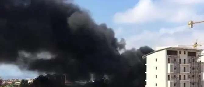 Lamezia Terme, incendio nell’accampamento rom