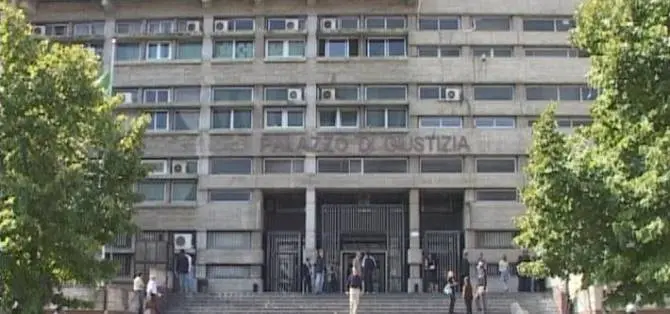 Black-out elettrico al tribunale di Cosenza, disagi