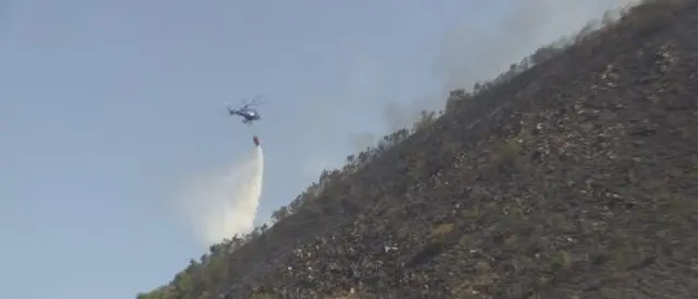 Vasto incendio sulla Crocetta lambisce la statale 107 tra Paola e Cosenza (VIDEO)