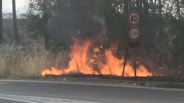 L'inferno a Rovito, trecento persone sgomberate e case a rischio (FOTO)