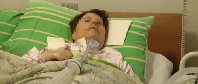 “Il reparto lo comandiamo noi”. Così al San Vitaliano si prendevano gioco della paziente affetta da Sla