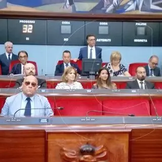 Catanzaro, impasse in Consiglio: non si riesce ad eleggere il presidente