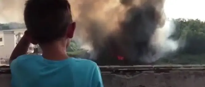 Ciambra di Gioia Tauro, autodifesa e polemiche razziste dopo l'incendio nel ghetto rom (VIDEO)