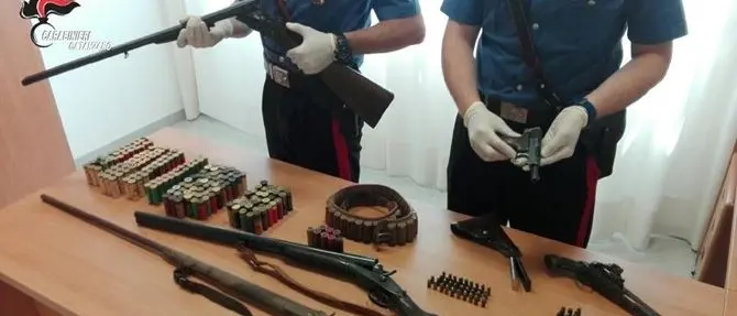 Lamezia, stalking: sorpreso con una pistola carica, arrestato