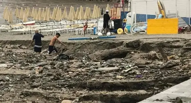 Violento nubifragio a Scilla, strade invase da fango e acqua (FOTO-VIDEO)