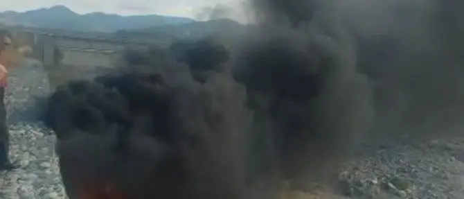 Sorpreso dai carabinieri mentre brucia rifiuti speciali a Rossano