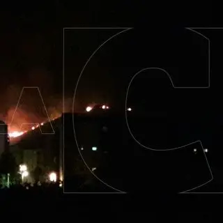 Catanzaro, incendio a ridosso delle case popolari di viale Isonzo