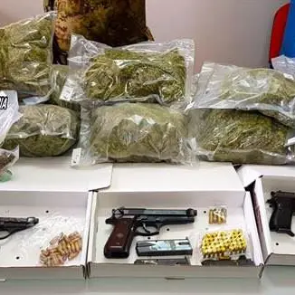 Rinvenute armi, munizioni e droga in un rudere a Reggio Calabria