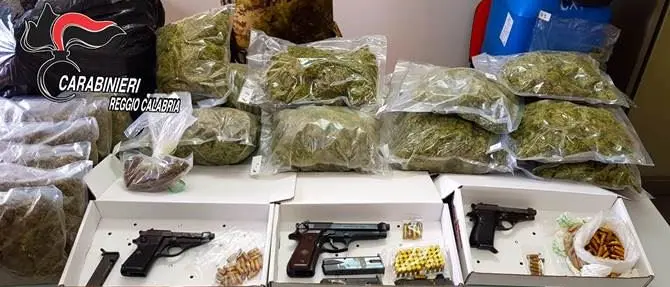Rinvenute armi, munizioni e droga in un rudere a Reggio Calabria