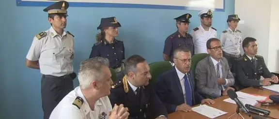 Sbarco di migranti a Corigliano, arrestati tre scafisti