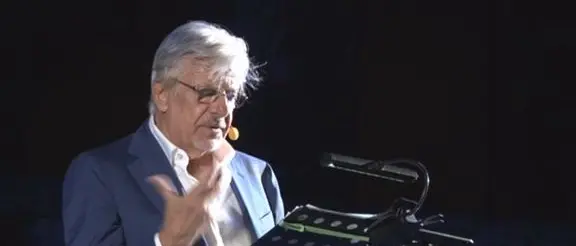 Giancarlo Giannini affascina il pubblico del Leoncavallo con le sue Parole Note