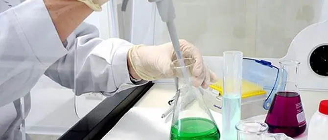 Analisi effettuate per finta, misura interdittiva per un giovane biologo