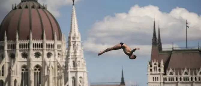 TUFFI ESTREMI | Un calabrese trionfa al Red Bull Cliff Diving