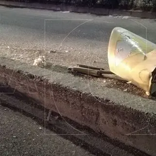 Catanzaro, perde il controllo del mezzo e si ribalta nel sottopassaggio
