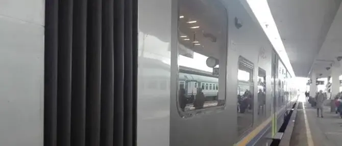 Il biglietto costa cinque euro in più, controllore treno aggredito a Briatico