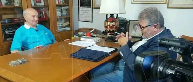 PUBBLICA PIAZZA | “’U poeta non rida…”