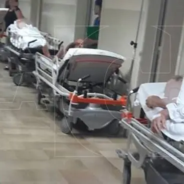 Visite mediche nei corridoi e mancanza di personale, caos all'ospedale “Pugliese”