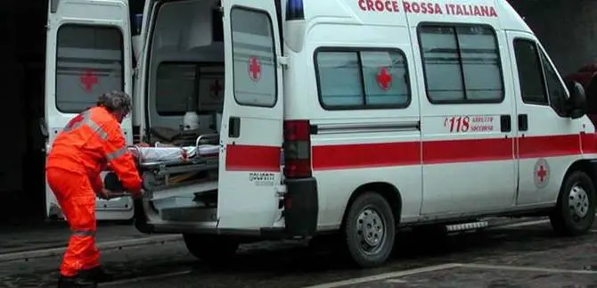 Moto contro auto nel Cosentino, muore studente