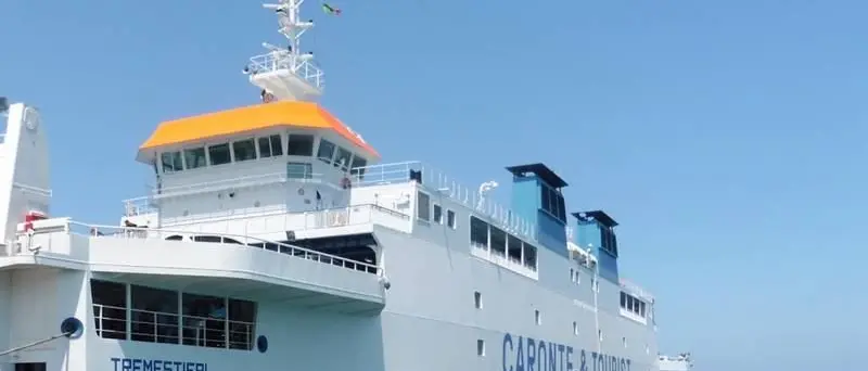 Calabresi “furbetti” dello Stretto, la Caronte sopprime gli sconti a chi va in Sicilia per “curarsi”