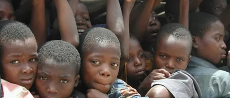 Sbarchi, rintracciato a Parigi il papà di un bimbo giunto al porto di Corigliano