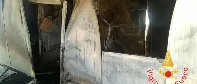 Lamezia, incendio nel cantiere per la costruzione della nuova cattedrale (Foto)