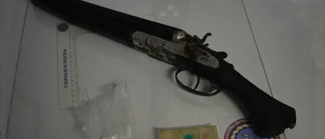Cocaina e fucile detenuto illegalmente, arrestato 18enne a Lamezia