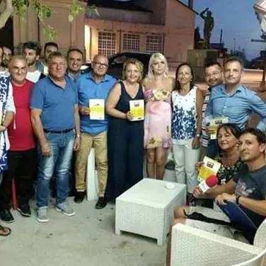 Coppia gay discriminata a Ricadi, manifestazione contro omofobia