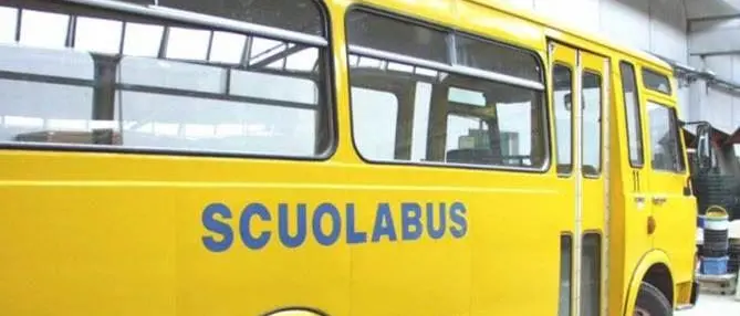 Roggiano, autista di scuolabus ai domiciliari per violenza sessuale su minore