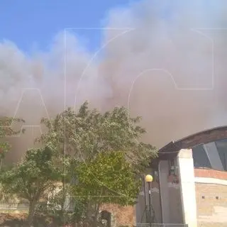 Incendio a Tiriolo, le fiamme si dirigono verso il centro abitato (FOTO)