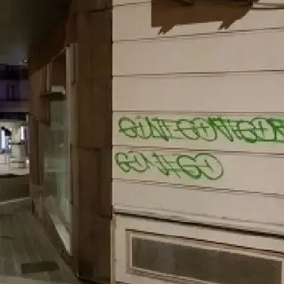 Catanzaro, dipingevano un muro di piazza Stocco: denunciati due writers