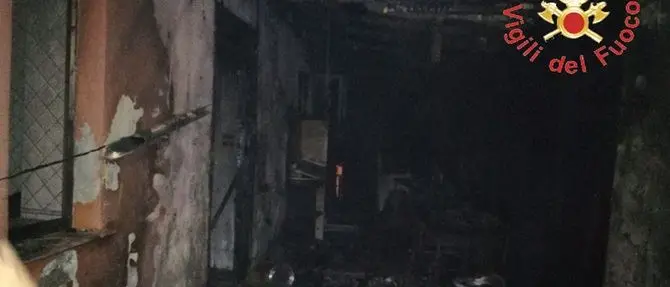 Catanzaro, incendio di origine dolosa distrugge agriturismo