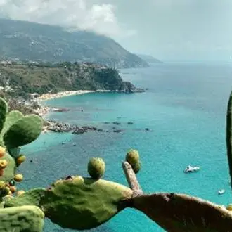 Ferita da un gommone a Capo Vaticano, interviene l’elisoccorso