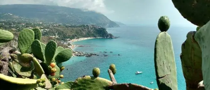 Ferita da un gommone a Capo Vaticano, interviene l’elisoccorso