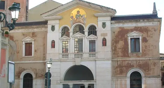 Biblioteca Civica sotto sfratto, a Cosenza sigilli alla cultura