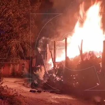 Incendio a San Costantino Calabro, a fuoco fienile