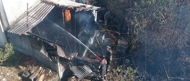 Catanzaro, incendi a Centrache e Cenadi: evacuate abitazioni (Foto)