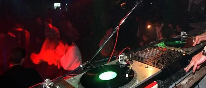 A San Lucido si balla in cuffia