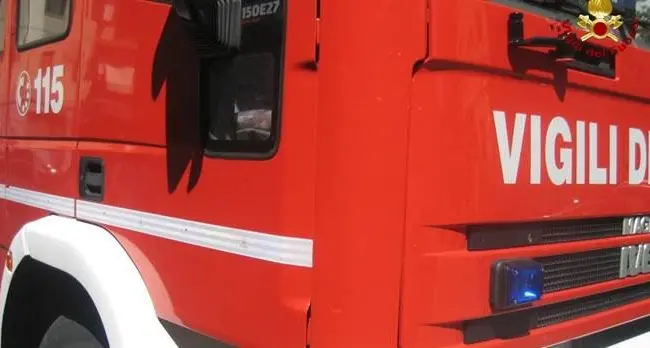 Vigili del Fuoco di Reggio, esplode la protesta per le sedi fatiscenti. I sindacati: «La pazienza è finita, non faremo sconti a nessuno»\n