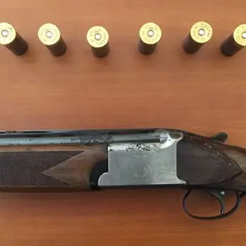 Sinopoli, fucile e munizioni in un secchio di plastica: sequestrati