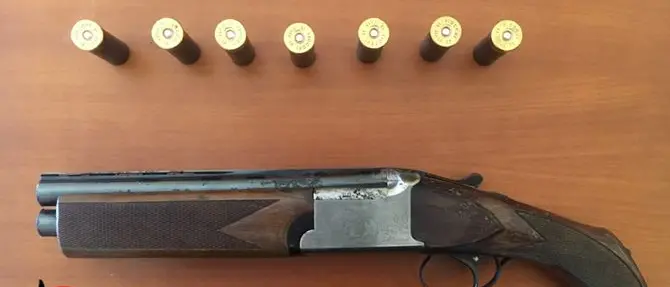 Sinopoli, fucile e munizioni in un secchio di plastica: sequestrati