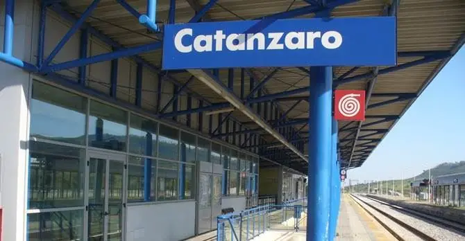 Stazione di Catanzaro Lido nel degrado: la denuncia di Azione Identitaria Calabria