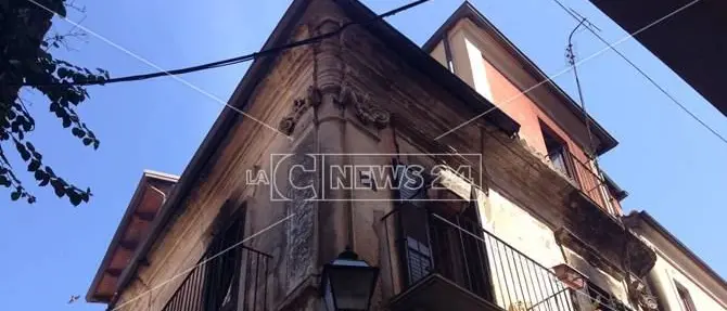 Pizzo, incendio in abitazione: ferita una donna