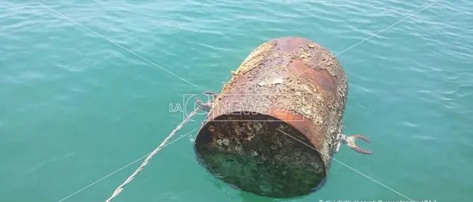 Catanzaro, fusto rinvenuto al largo della spiaggia di Lido