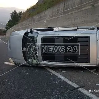 Catanzaro, incidente all’uscita della galleria del Sansinato: due feriti (Foto)